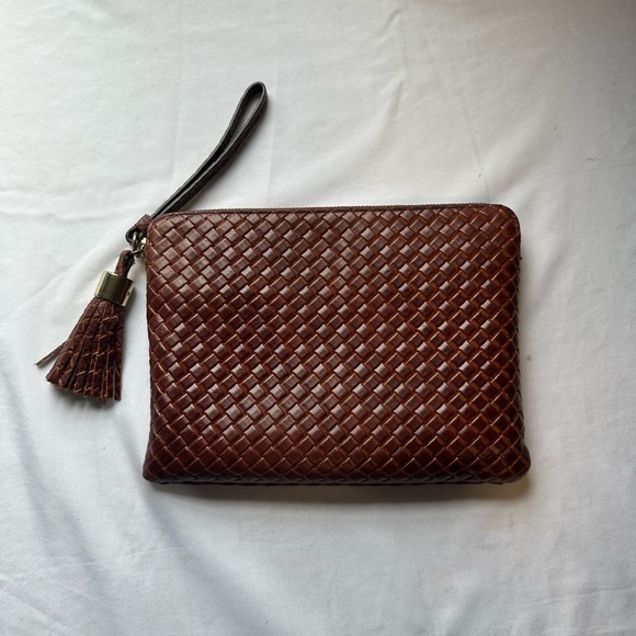 G.I.L.I. Handbags - G.I.L.I. Elegant Brown Woven Wristlet